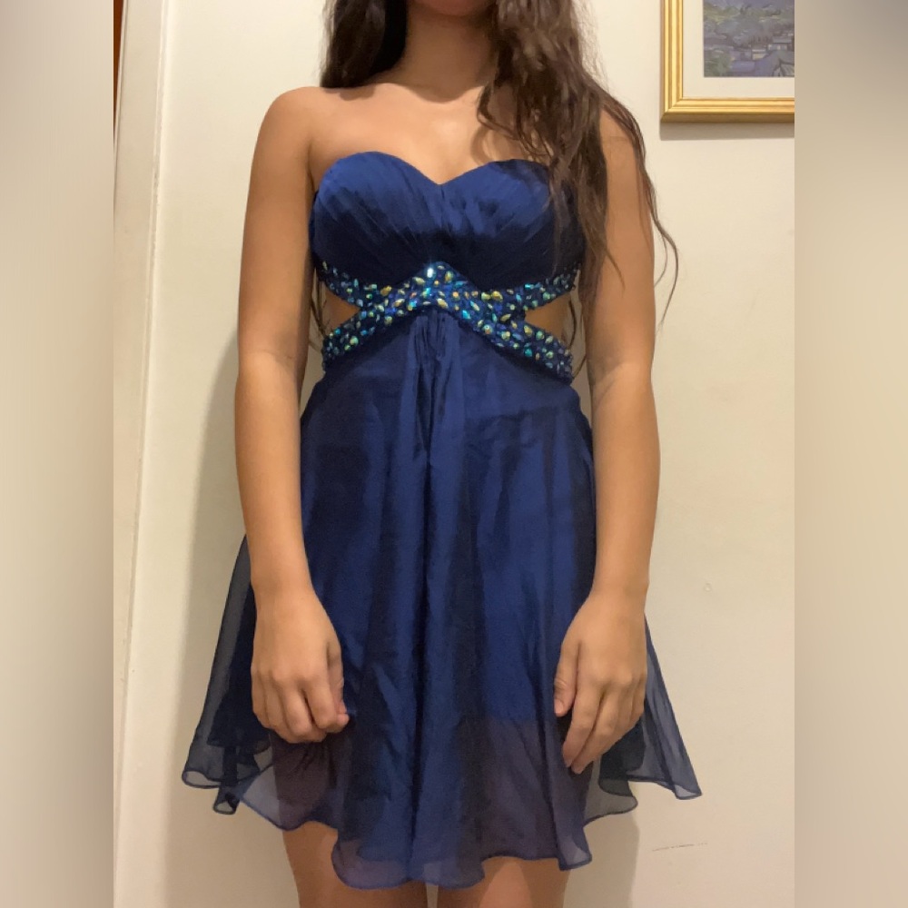Blue short Dress
Good for nice events very comfy and elegant